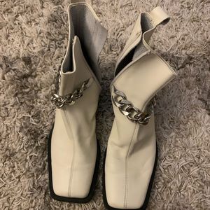 White boots from Zara. Size 7. Worn 2 times.